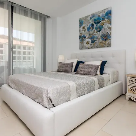 Luxury Flat, Mar, Air Con, Pool, Parking Daire